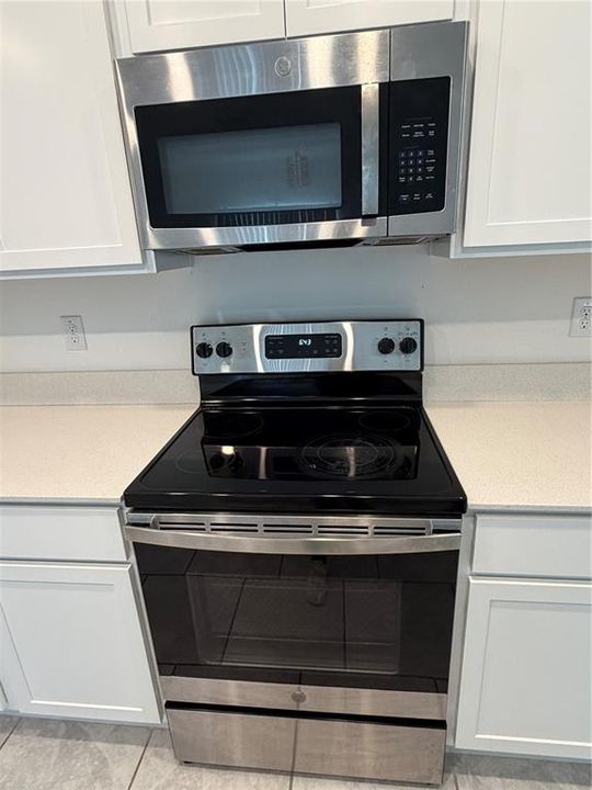 For Rent: $2,100 (4 beds, 2 baths, 1931 Square Feet)