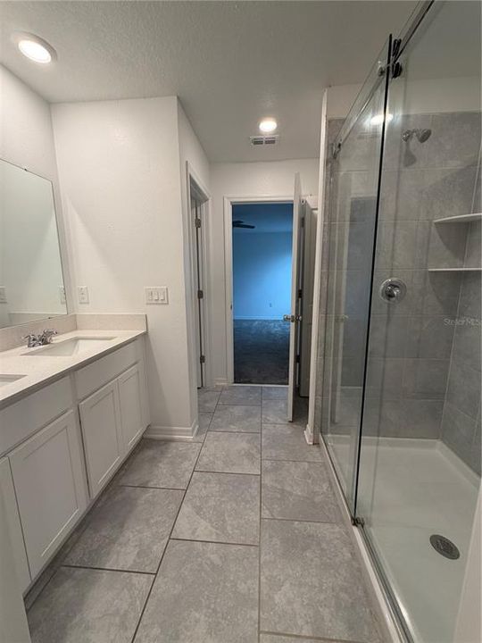 For Rent: $2,100 (4 beds, 2 baths, 1931 Square Feet)