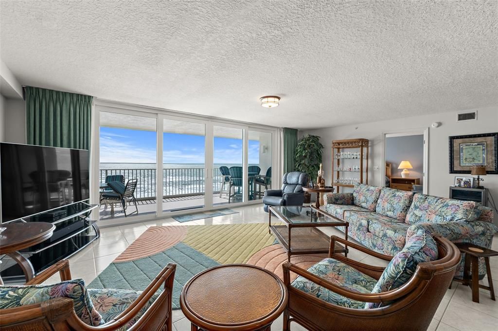 For Sale: $825,000 (3 beds, 2 baths, 1924 Square Feet)