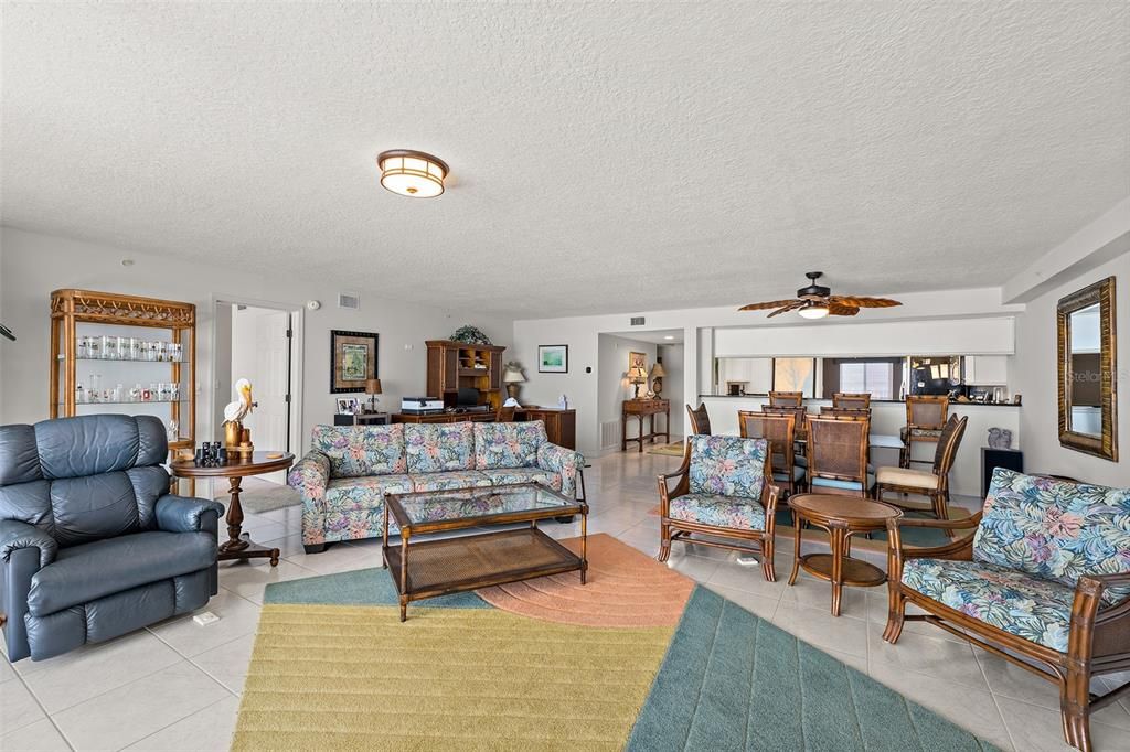 For Sale: $825,000 (3 beds, 2 baths, 1924 Square Feet)