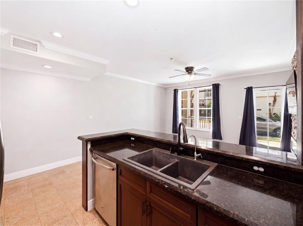 En Venta: $300,000 (1 camas, 1 baños, 640 Pies cuadrados)