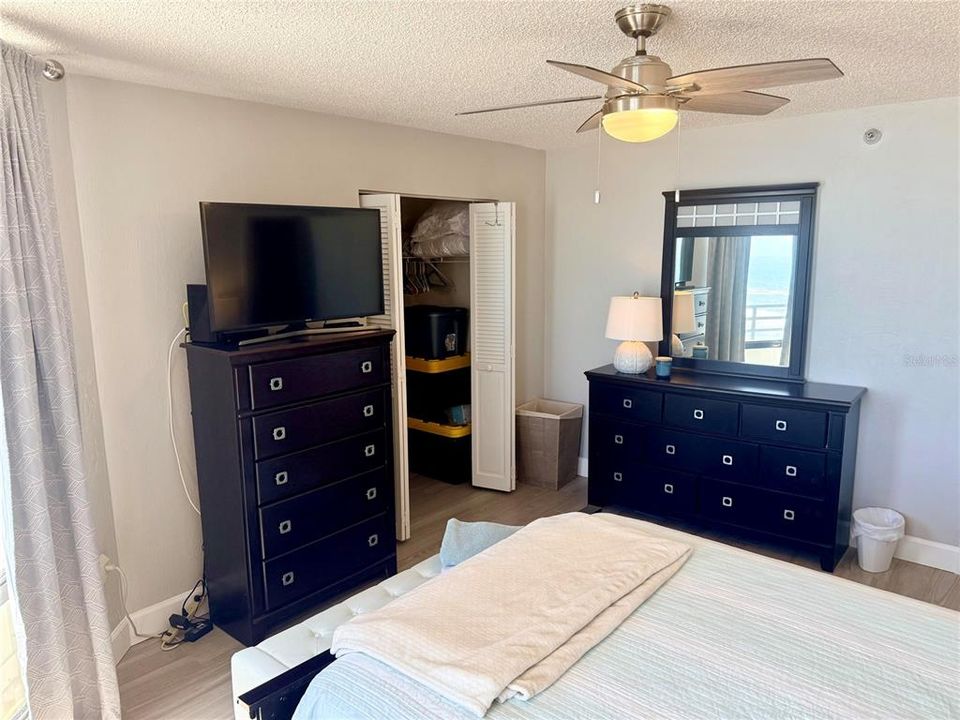 En Venta: $249,900 (1 camas, 1 baños, 974 Pies cuadrados)