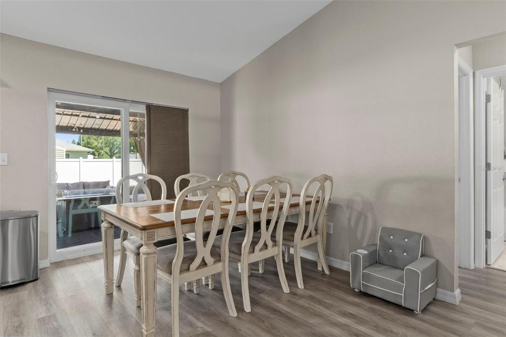 На продажу: $270,000 (3 спален, 2 ванн, 1397 Квадратных фут)