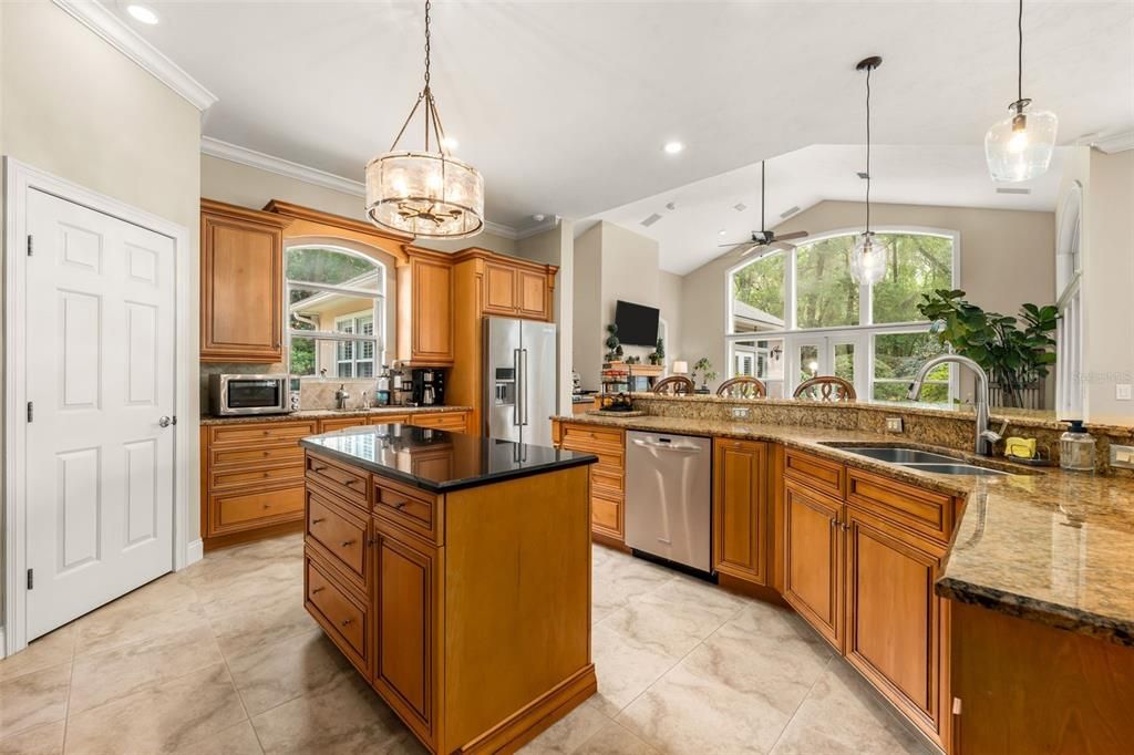 Active With Contract: $1,795,000 (5 beds, 5 baths, 5724 Square Feet)