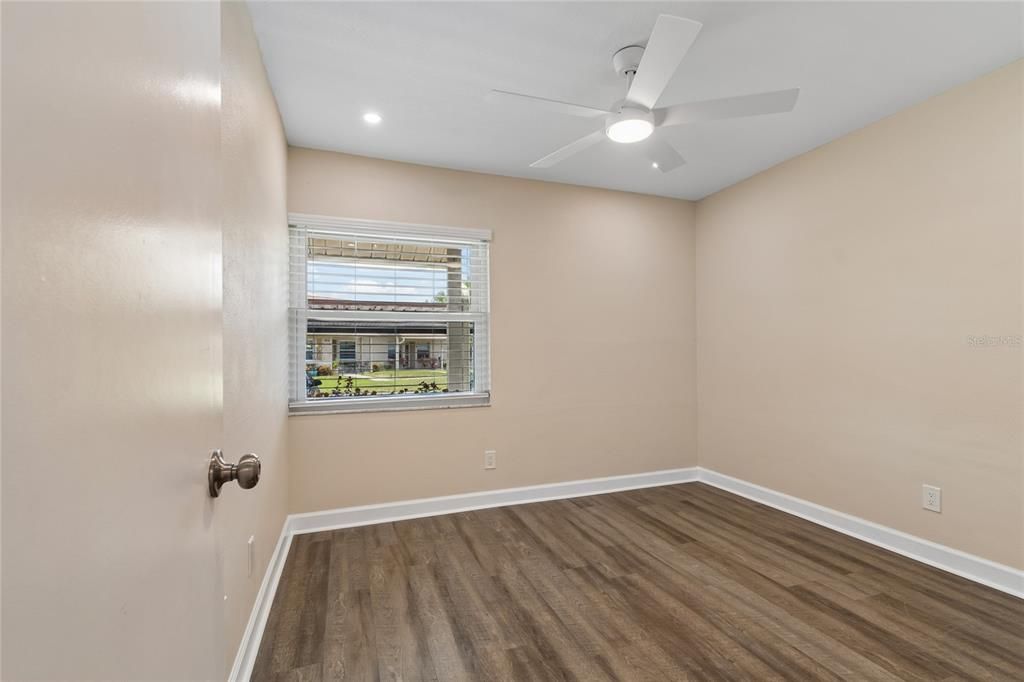 Active With Contract: $229,000 (2 beds, 2 baths, 810 Square Feet)