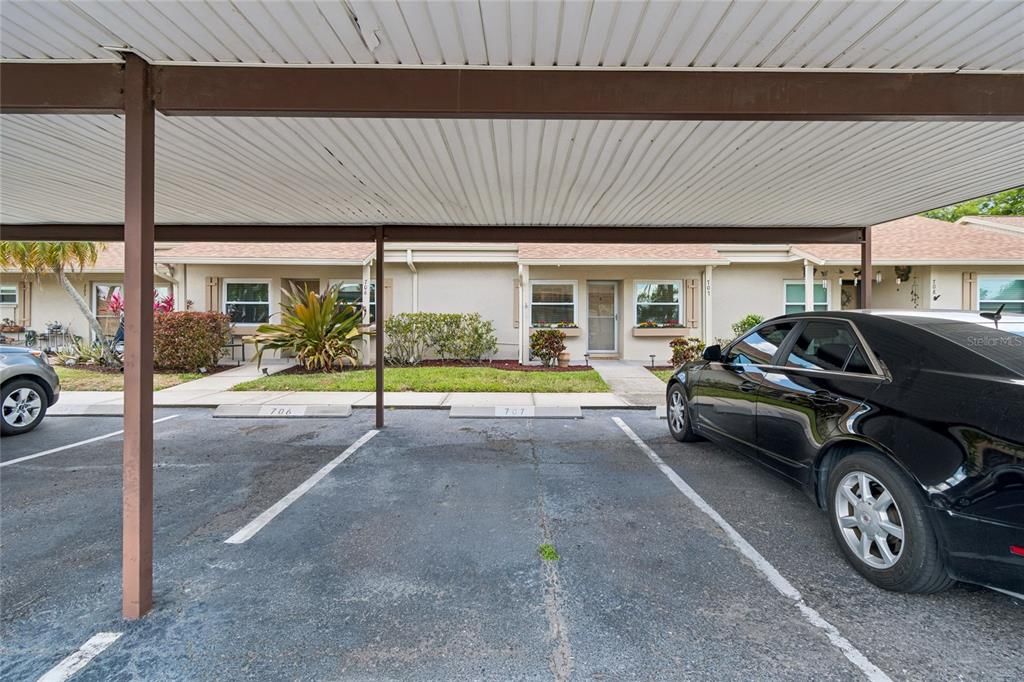 Active With Contract: $229,000 (2 beds, 2 baths, 810 Square Feet)