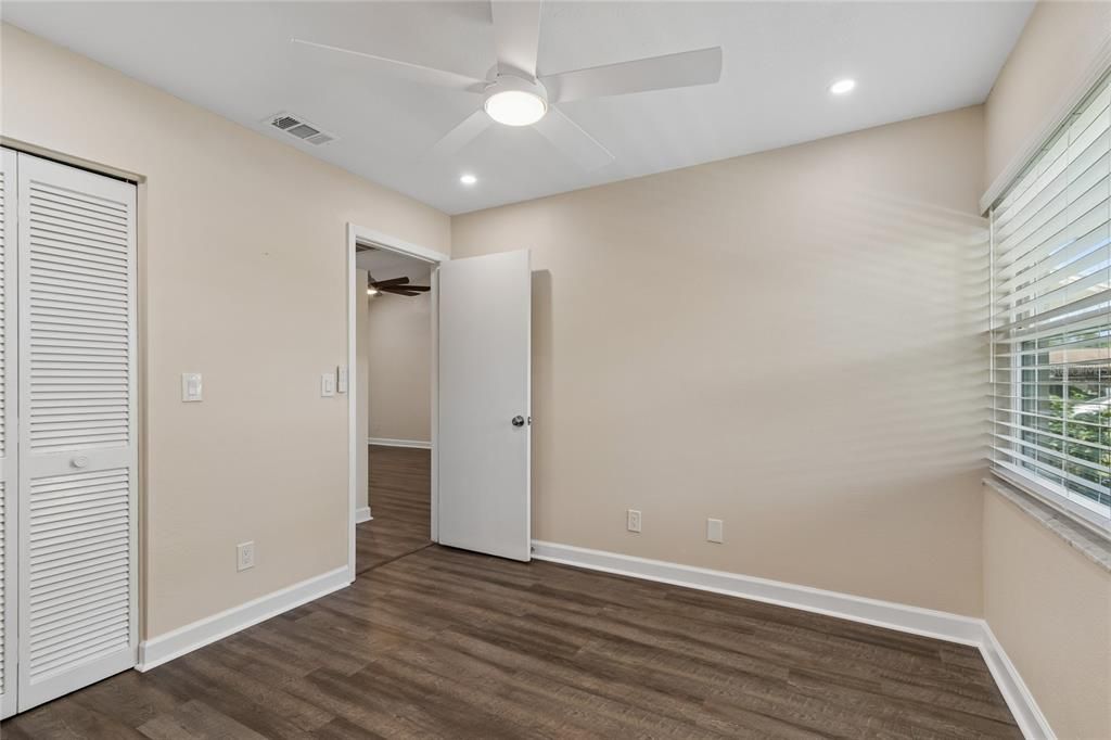 Active With Contract: $229,000 (2 beds, 2 baths, 810 Square Feet)