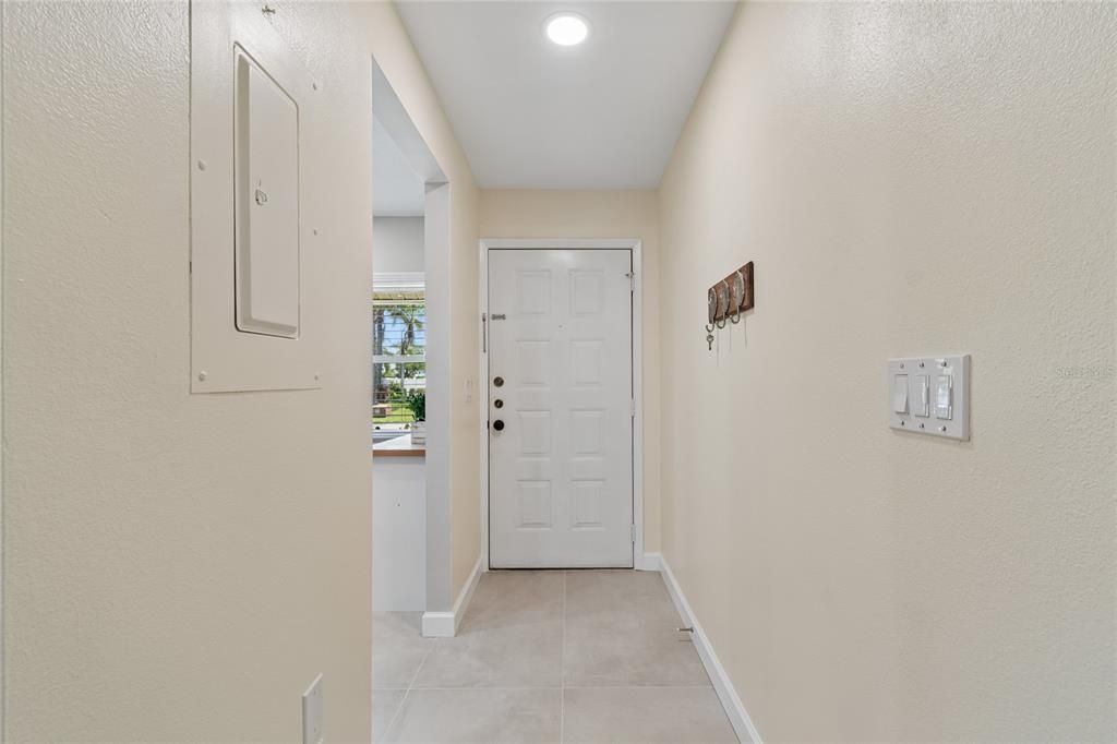 Active With Contract: $229,000 (2 beds, 2 baths, 810 Square Feet)
