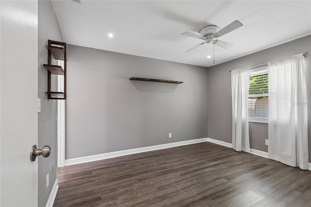 Active With Contract: $229,000 (2 beds, 2 baths, 810 Square Feet)