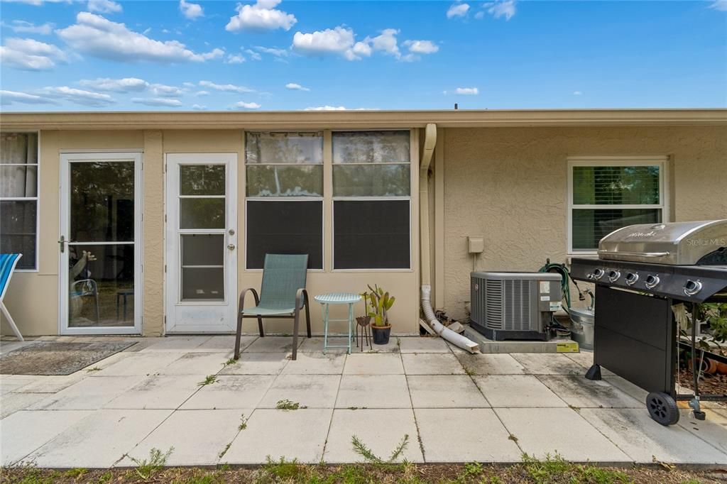 Active With Contract: $229,000 (2 beds, 2 baths, 810 Square Feet)