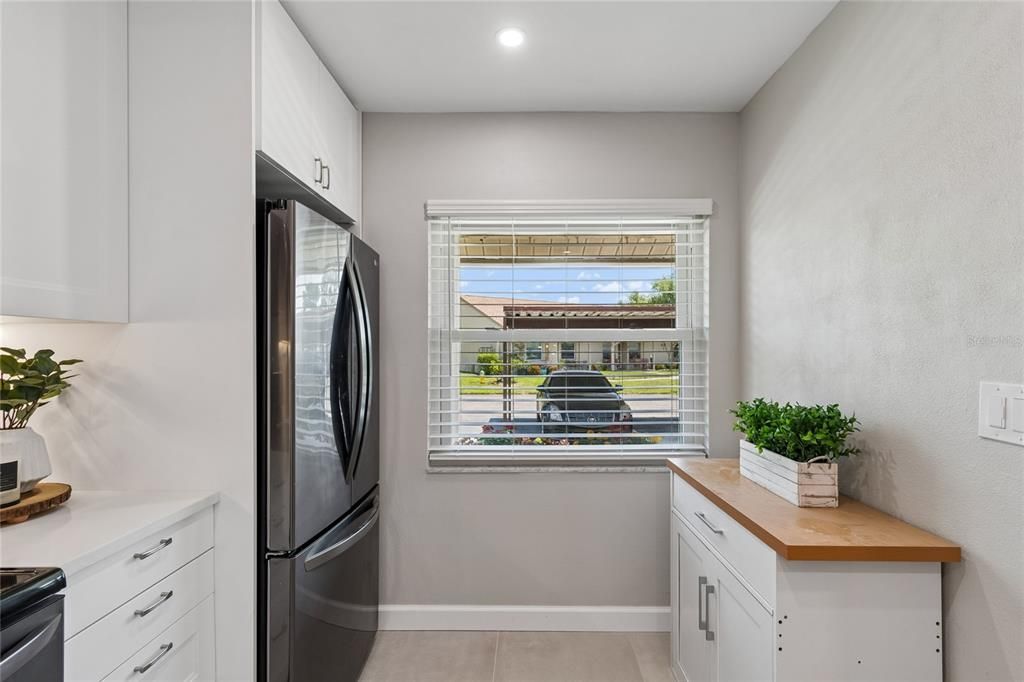 Active With Contract: $229,000 (2 beds, 2 baths, 810 Square Feet)
