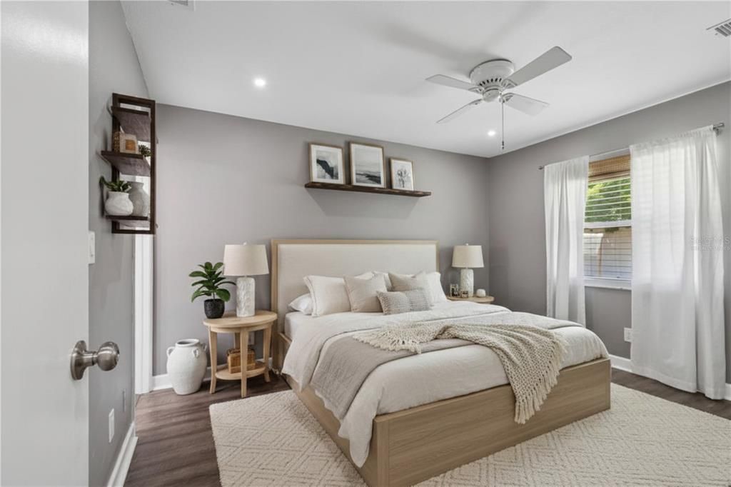 Active With Contract: $229,000 (2 beds, 2 baths, 810 Square Feet)