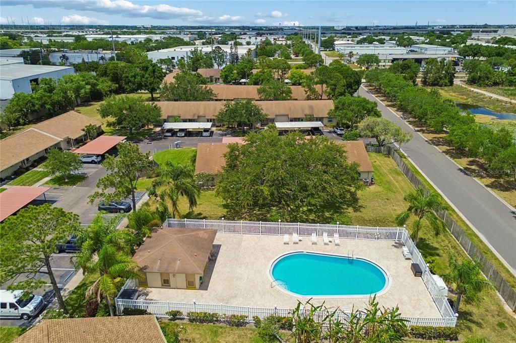 Active With Contract: $229,000 (2 beds, 2 baths, 810 Square Feet)