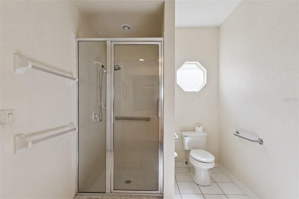 На продажу: $325,000 (2 спален, 2 ванн, 1466 Квадратных фут)