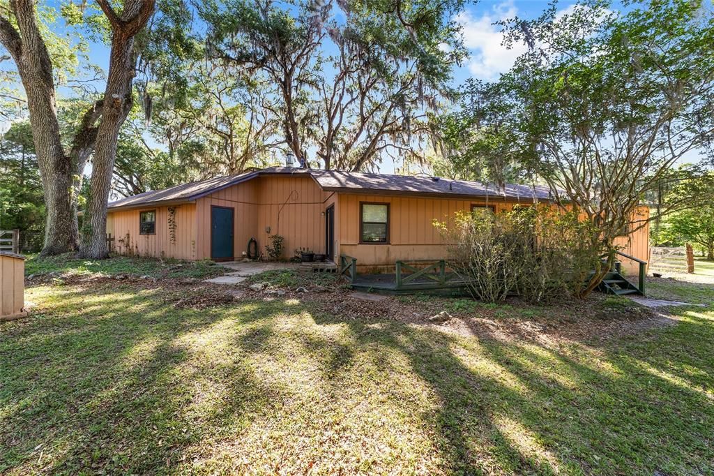 For Sale: $375,000 (2 beds, 1 baths, 1929 Square Feet)