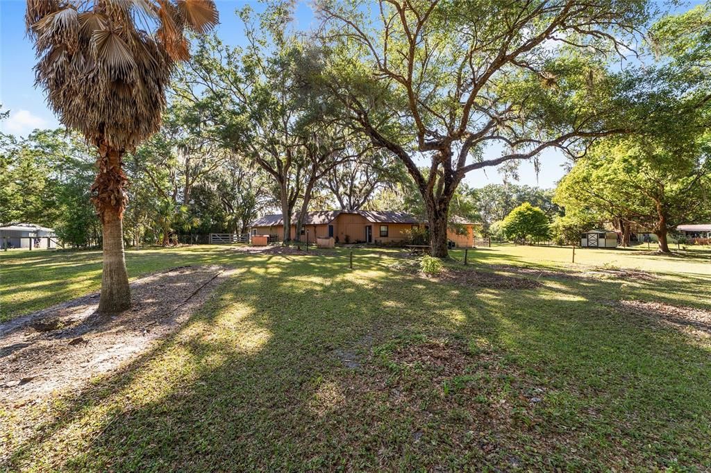 For Sale: $375,000 (2 beds, 1 baths, 1929 Square Feet)
