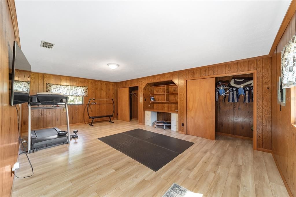 For Sale: $375,000 (2 beds, 1 baths, 1929 Square Feet)