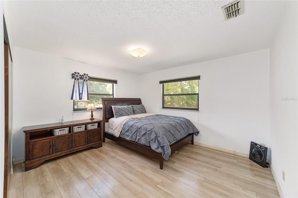 For Sale: $375,000 (2 beds, 1 baths, 1929 Square Feet)