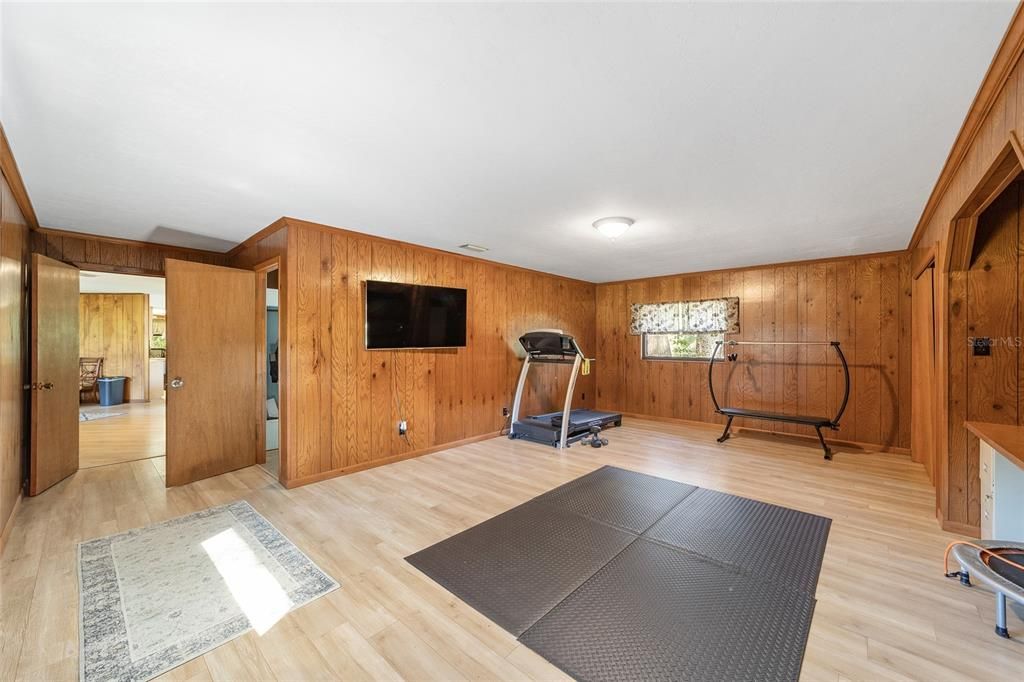 For Sale: $375,000 (2 beds, 1 baths, 1929 Square Feet)