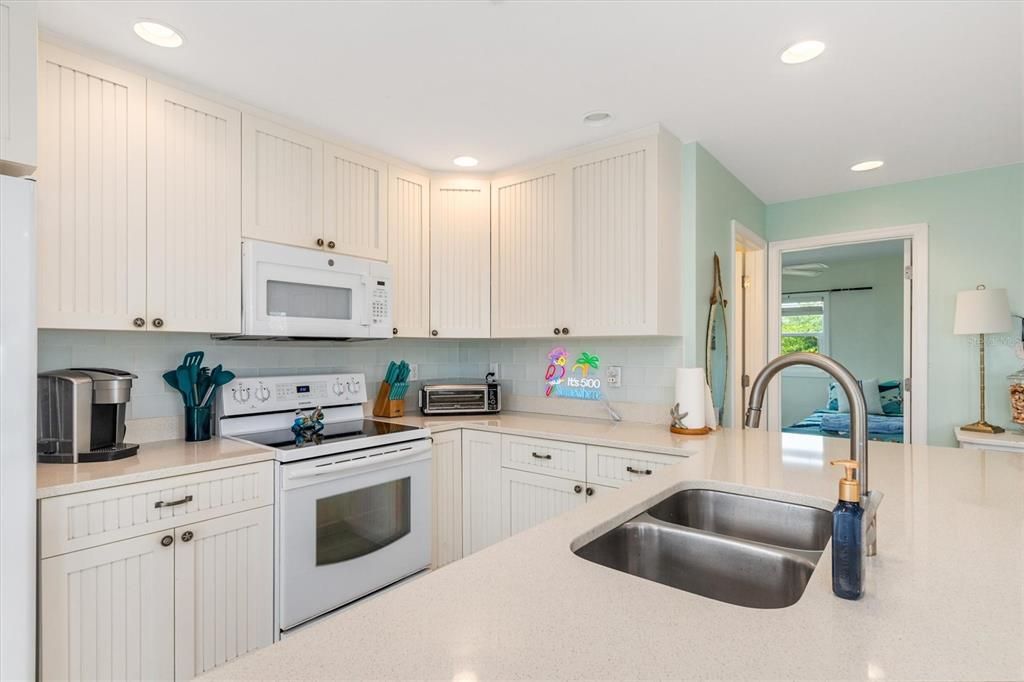 For Rent: $10,000 (3 beds, 1 baths, 957 Square Feet)