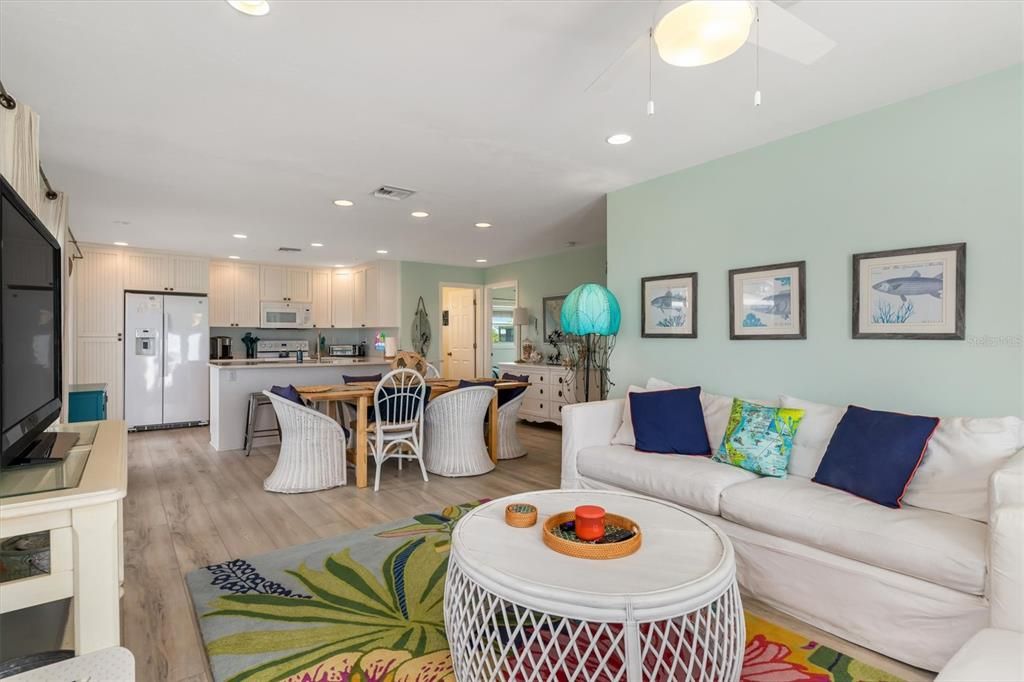 For Rent: $10,000 (3 beds, 1 baths, 957 Square Feet)