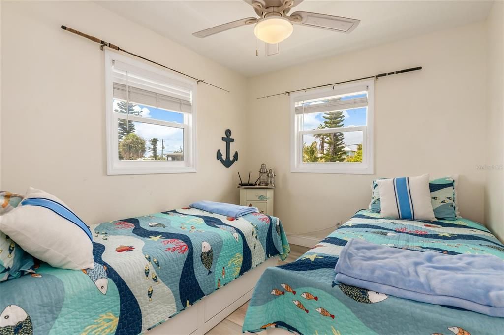 For Rent: $10,000 (3 beds, 1 baths, 957 Square Feet)
