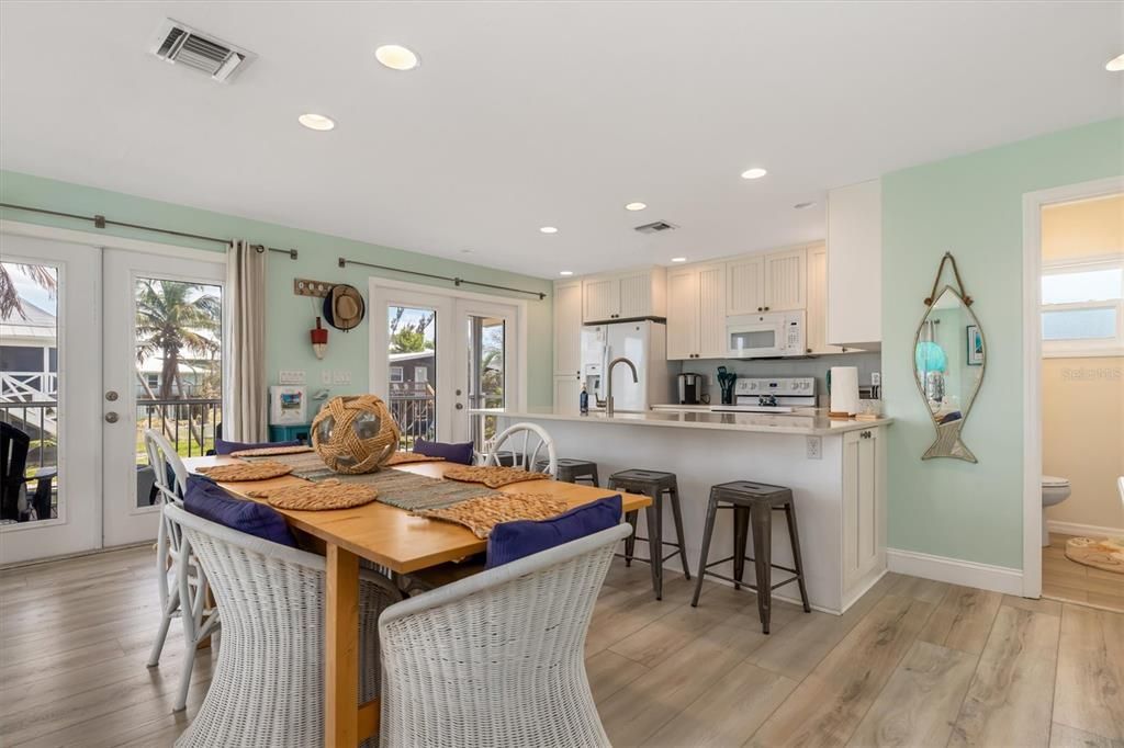 For Rent: $10,000 (3 beds, 1 baths, 957 Square Feet)