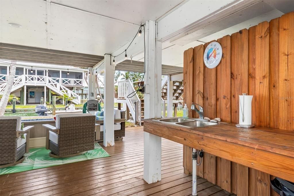 For Rent: $10,000 (3 beds, 1 baths, 957 Square Feet)