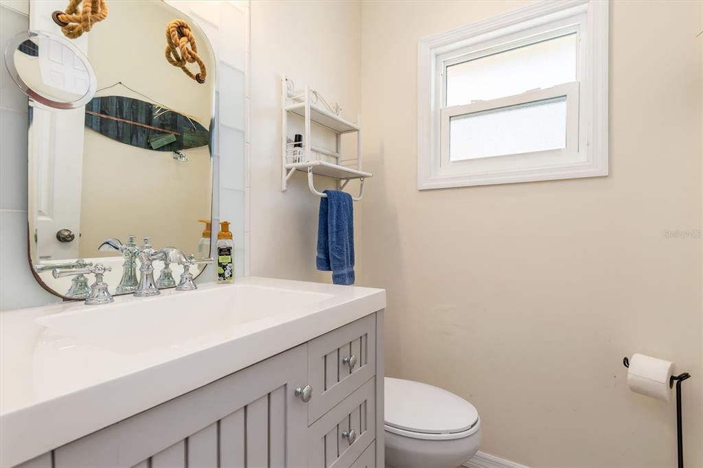 For Rent: $10,000 (3 beds, 1 baths, 957 Square Feet)