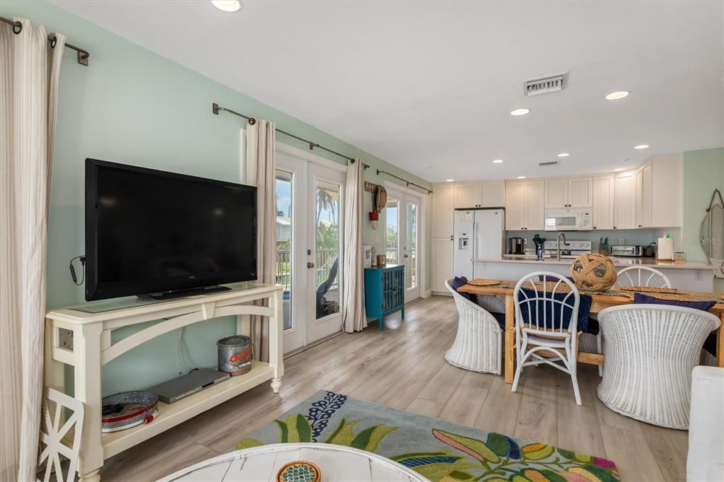 For Rent: $10,000 (3 beds, 1 baths, 957 Square Feet)