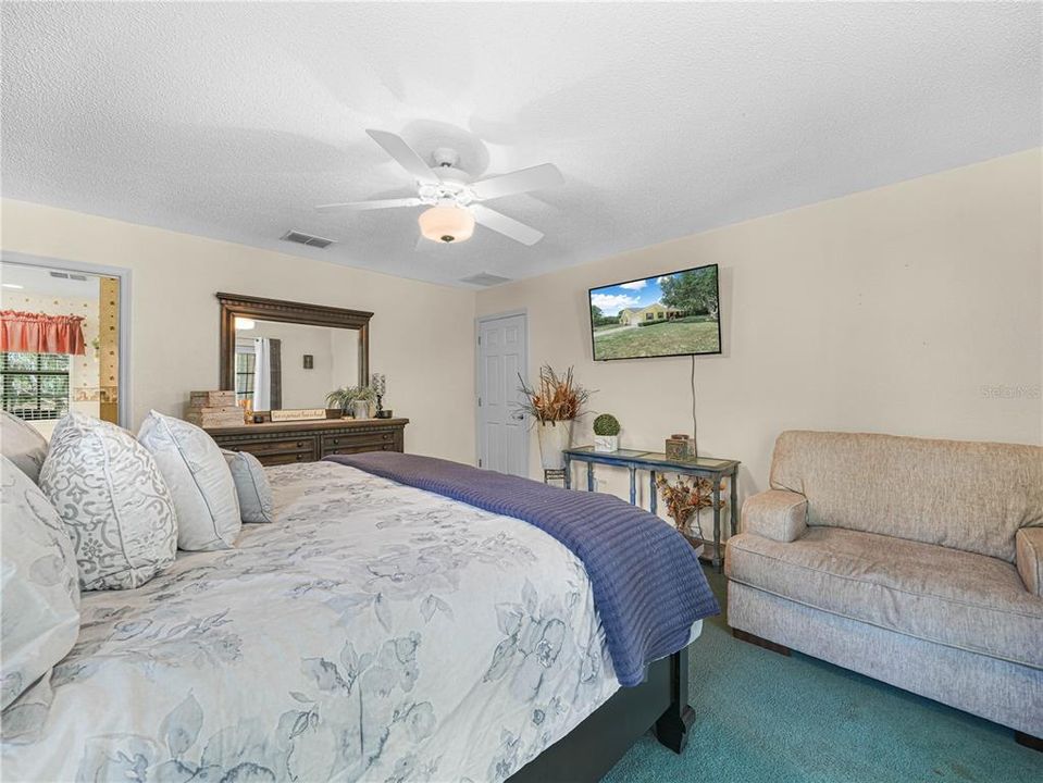Activo con contrato: $574,900 (4 camas, 2 baños, 2125 Pies cuadrados)