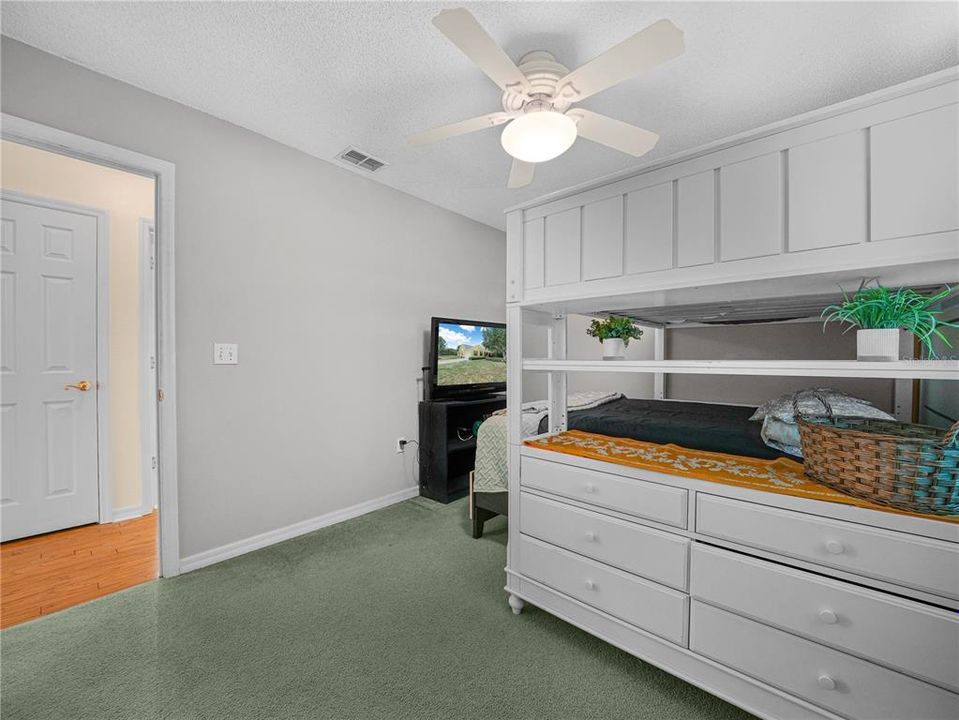Activo con contrato: $574,900 (4 camas, 2 baños, 2125 Pies cuadrados)