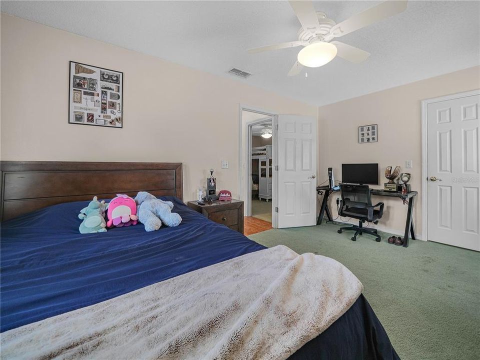 Activo con contrato: $574,900 (4 camas, 2 baños, 2125 Pies cuadrados)