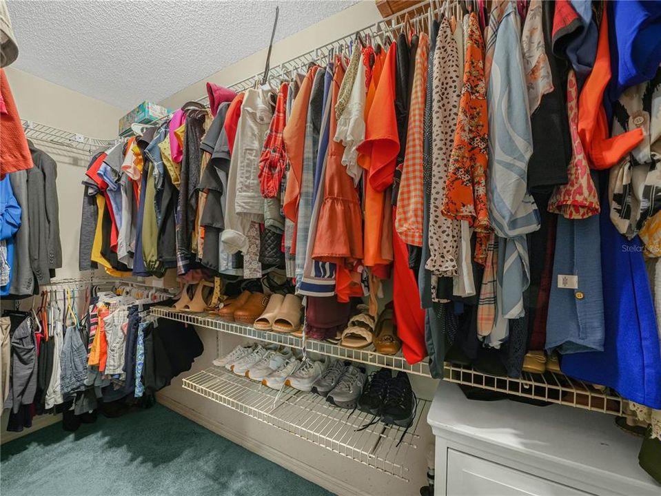 Activo con contrato: $574,900 (4 camas, 2 baños, 2125 Pies cuadrados)