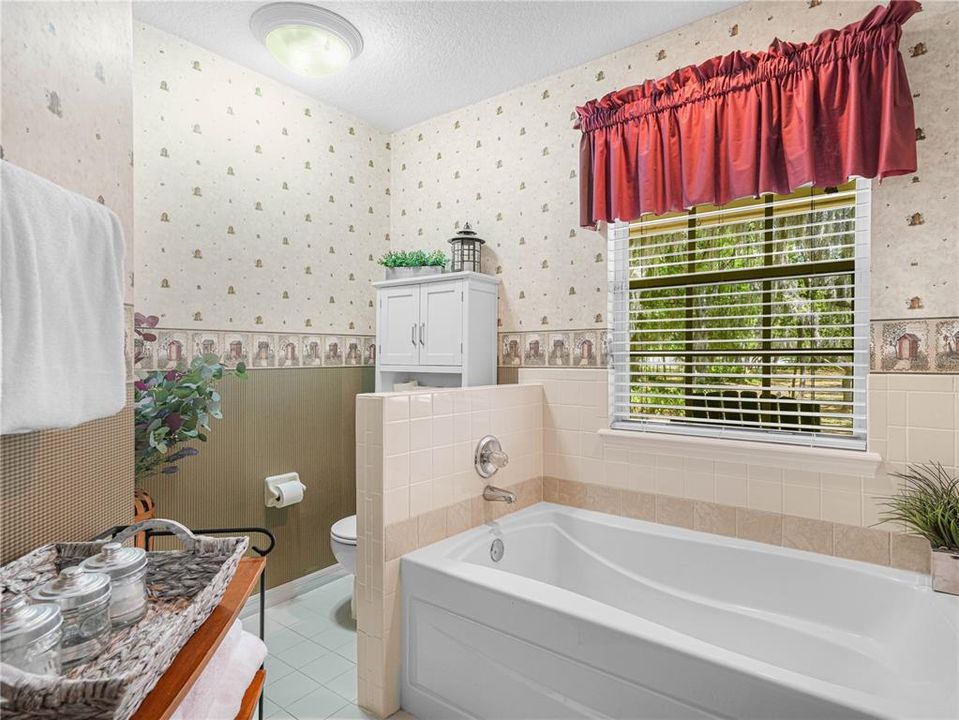 Activo con contrato: $574,900 (4 camas, 2 baños, 2125 Pies cuadrados)