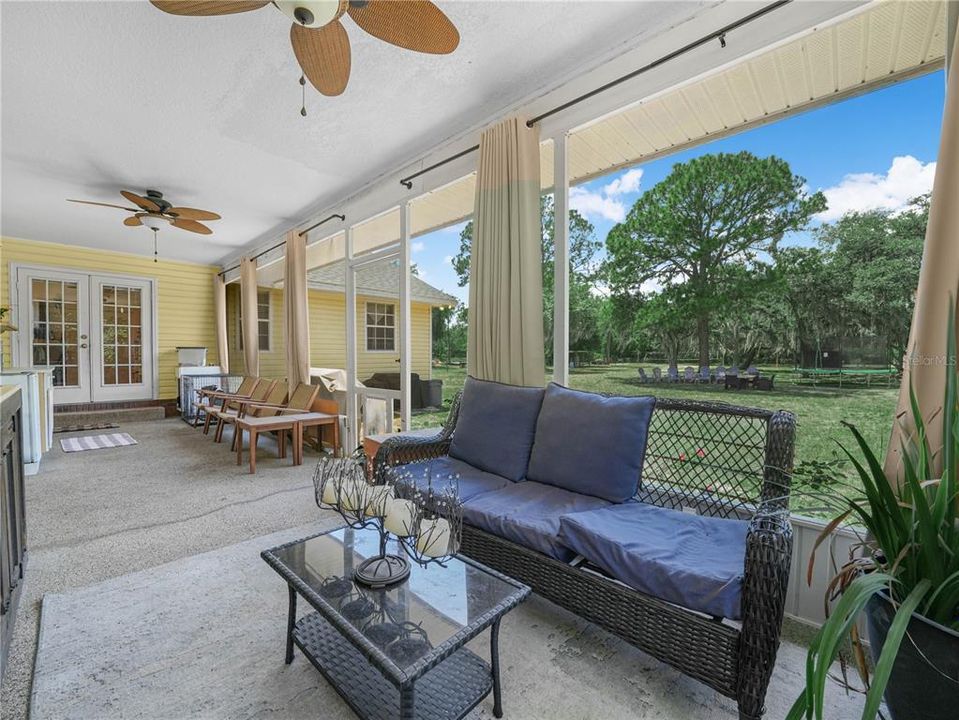 Activo con contrato: $574,900 (4 camas, 2 baños, 2125 Pies cuadrados)