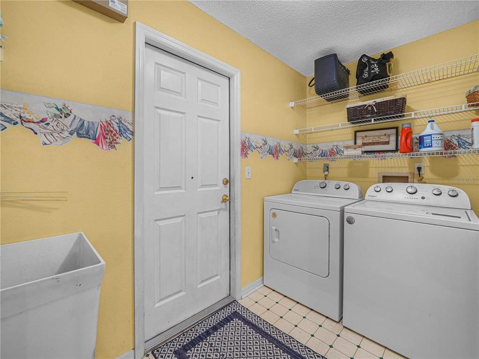 Activo con contrato: $574,900 (4 camas, 2 baños, 2125 Pies cuadrados)