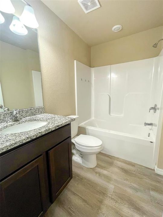Activo con contrato: $399,900 (6 camas, 0 baños, 2694 Pies cuadrados)