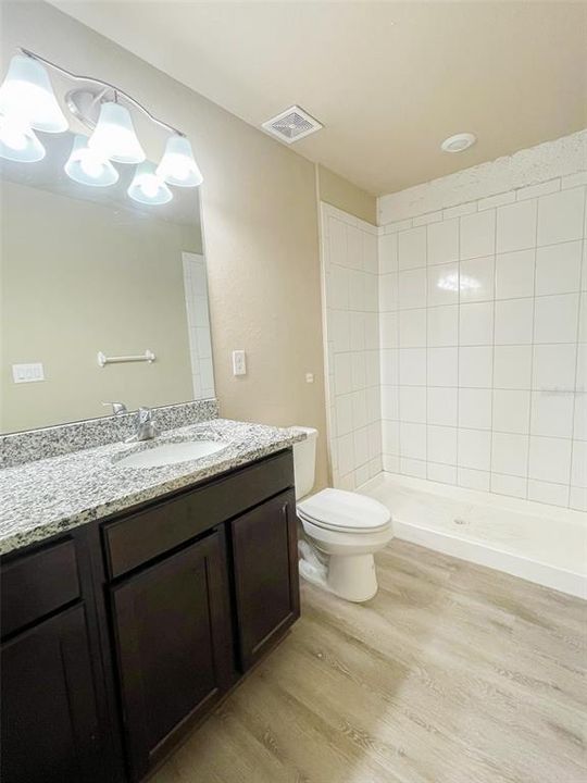Activo con contrato: $399,900 (6 camas, 0 baños, 2694 Pies cuadrados)