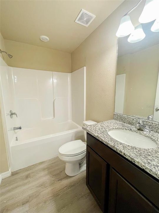 Activo con contrato: $399,900 (6 camas, 0 baños, 2694 Pies cuadrados)