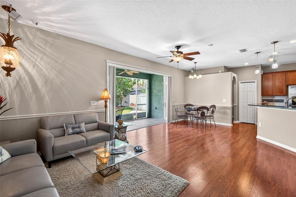 En Venta: $360,900 (3 camas, 2 baños, 1825 Pies cuadrados)