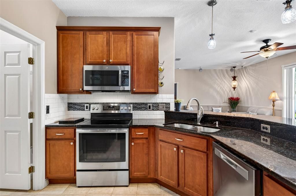 En Venta: $360,900 (3 camas, 2 baños, 1825 Pies cuadrados)