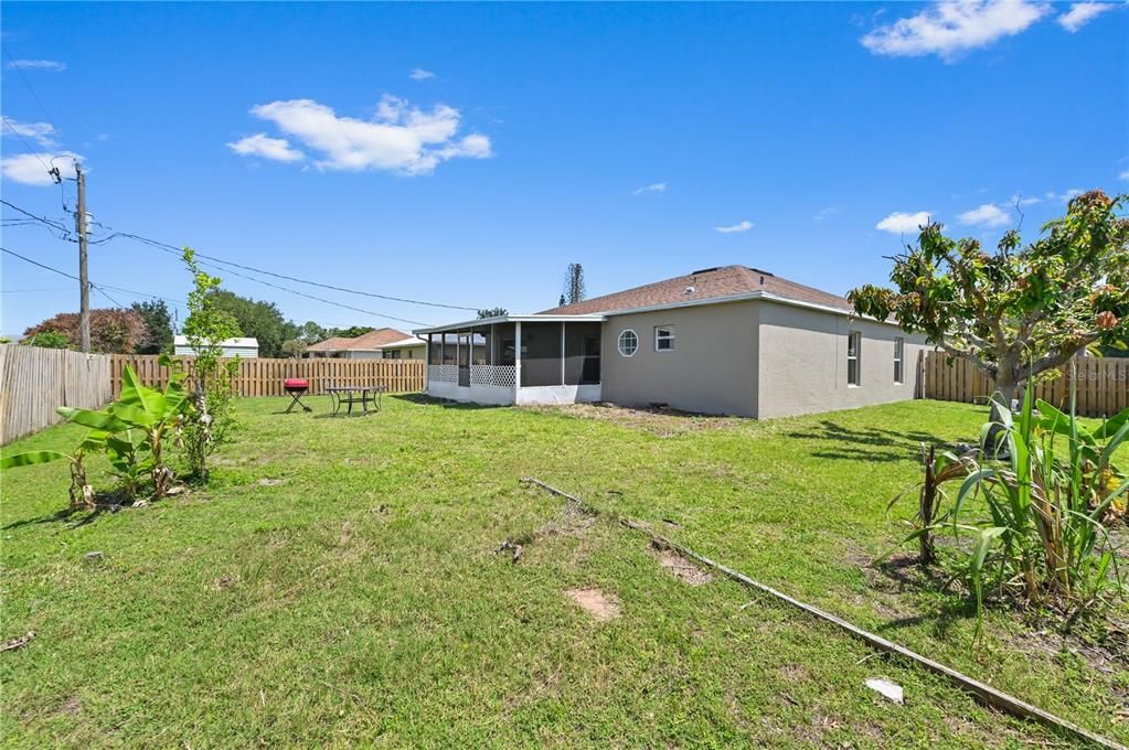 Под контрактом: $399,000 (4 спален, 2 ванн, 1836 Квадратных фут)