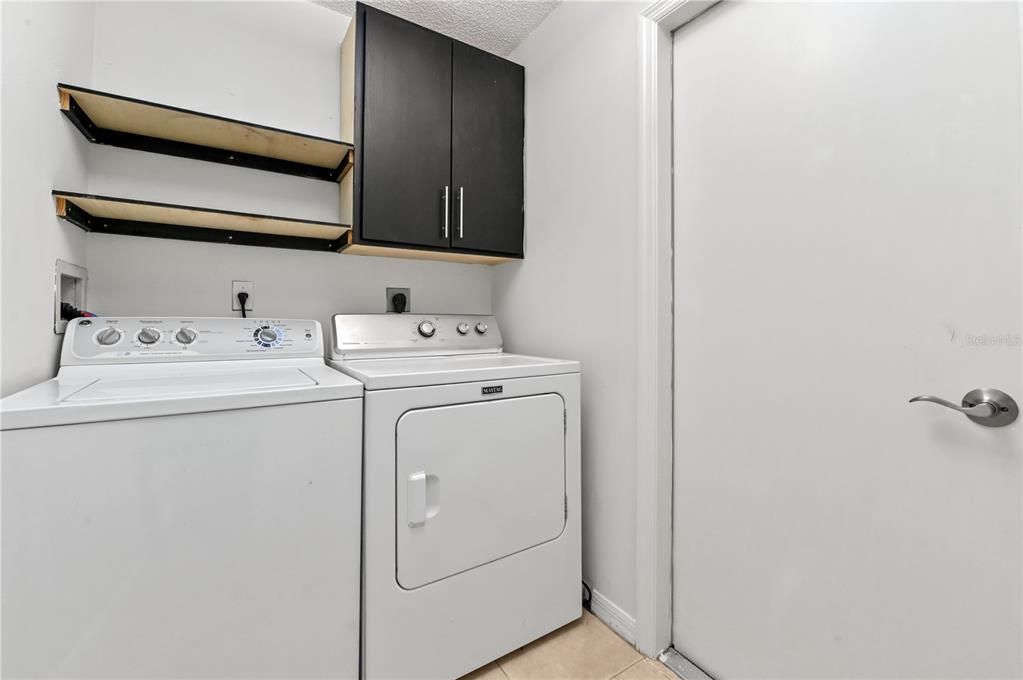 Под контрактом: $399,000 (4 спален, 2 ванн, 1836 Квадратных фут)