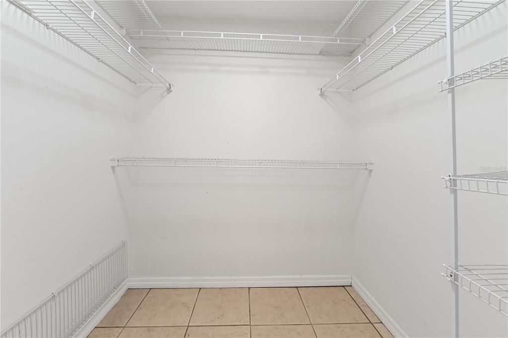 Под контрактом: $399,000 (4 спален, 2 ванн, 1836 Квадратных фут)
