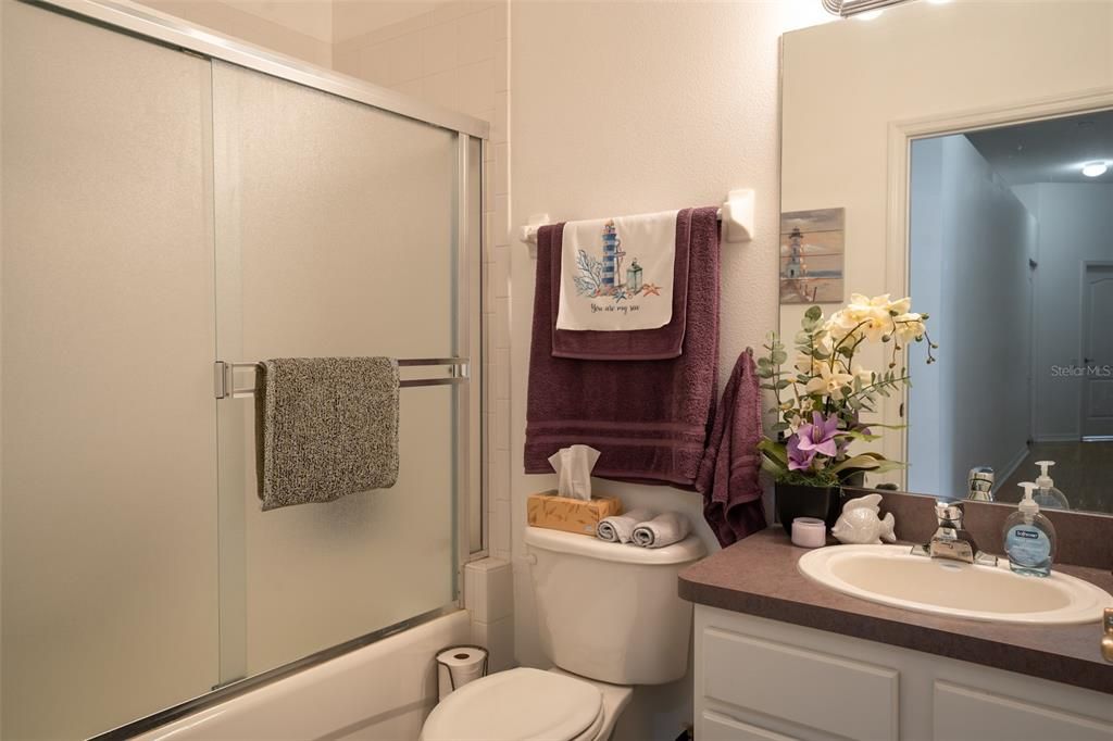 Activo con contrato: $555,000 (4 camas, 3 baños, 2273 Pies cuadrados)