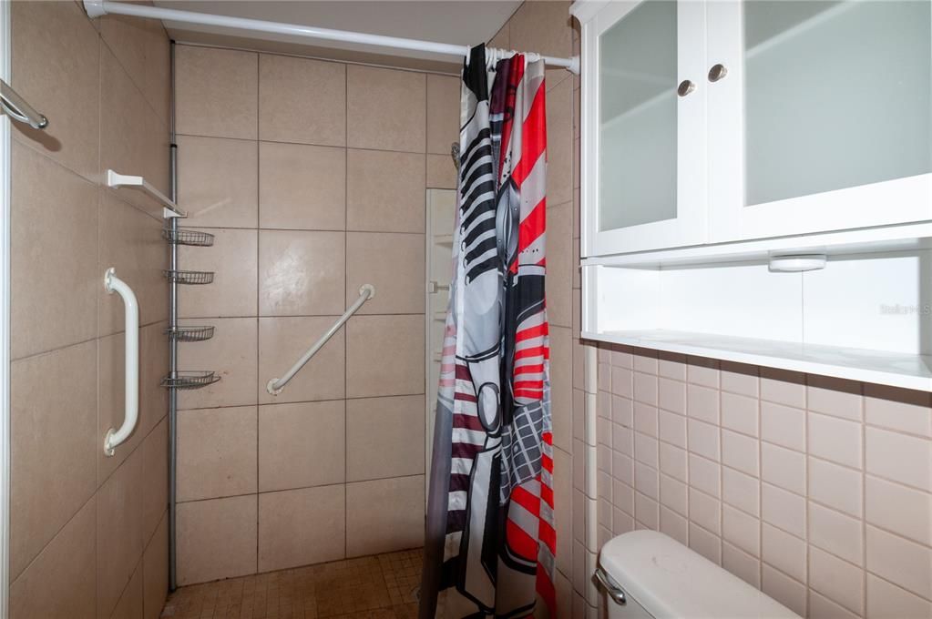 Под контрактом: $225,000 (3 спален, 2 ванн, 1174 Квадратных фут)