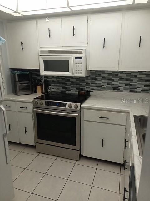 For Sale: $135,000 (2 beds, 1 baths, 858 Square Feet)