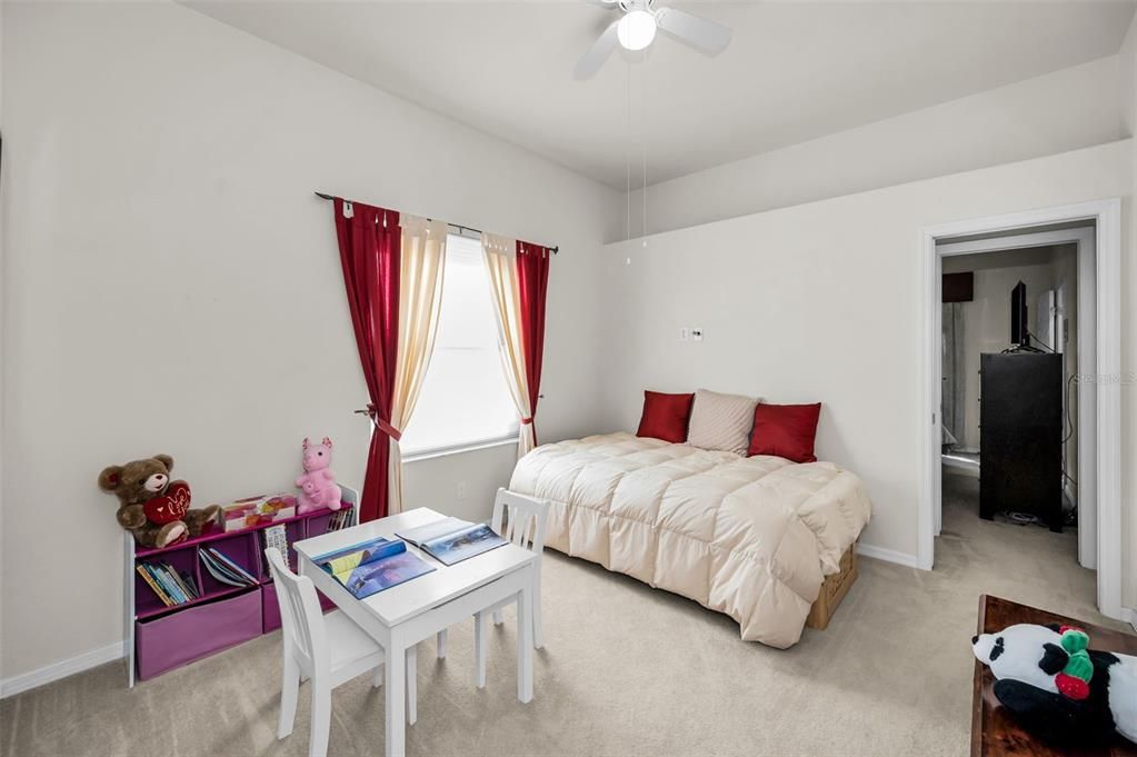 En Venta: $899,000 (4 camas, 3 baños, 2786 Pies cuadrados)
