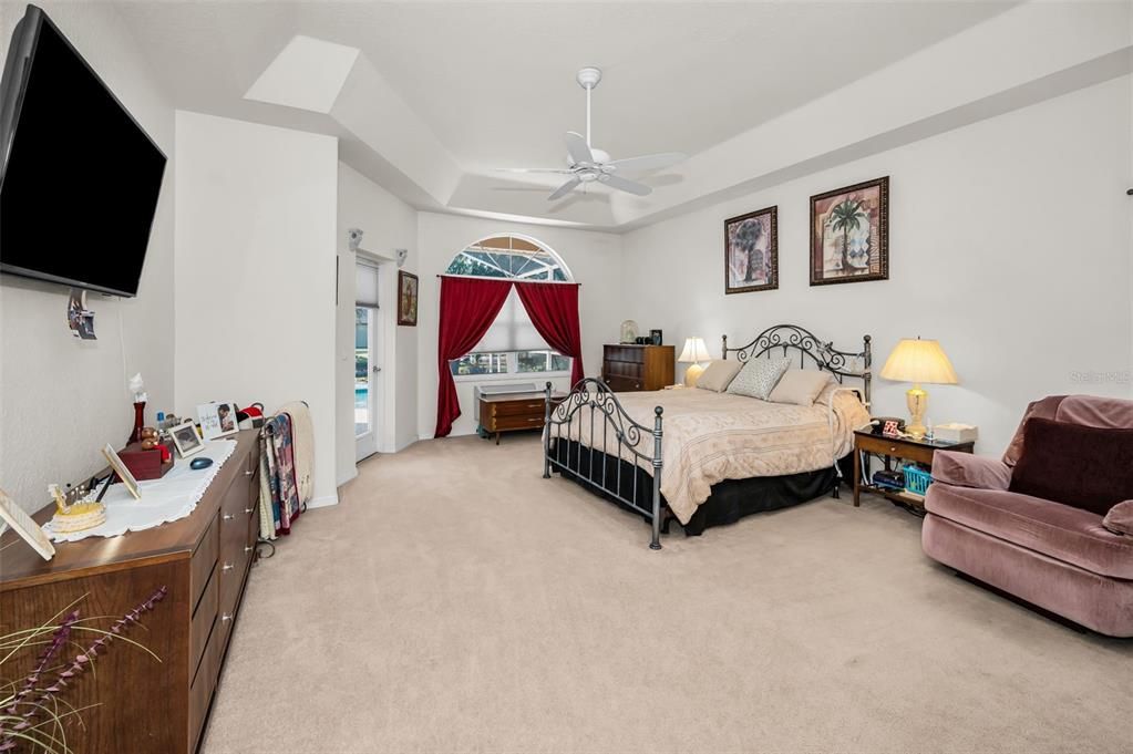 En Venta: $899,000 (4 camas, 3 baños, 2786 Pies cuadrados)